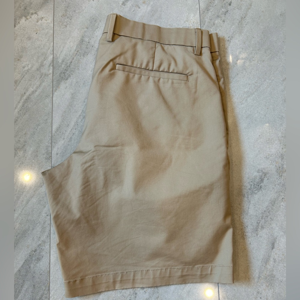Banana Republic Core Temp Short 7” Tan Size 34 - Picture 4 of 4